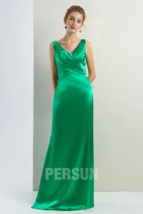 Tenue robe verte longue fourreau décolleté V empire pour mariage